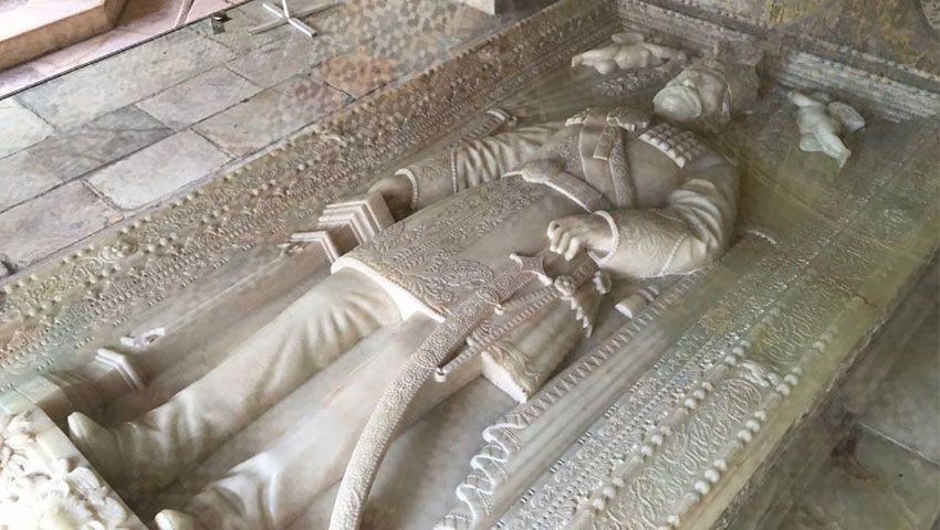 مقبره نادرشاه